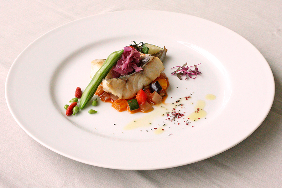 ホテルクラウンパレス小倉のランチ　メイン料理「今週の魚料理」の写真